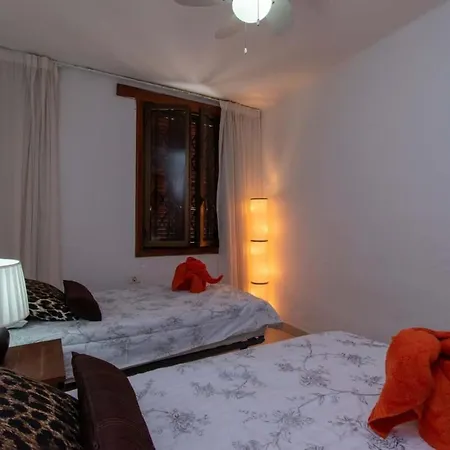 Parque Santiago I 140 - Two Bed On Ground Floor With Wifi Internet شقة